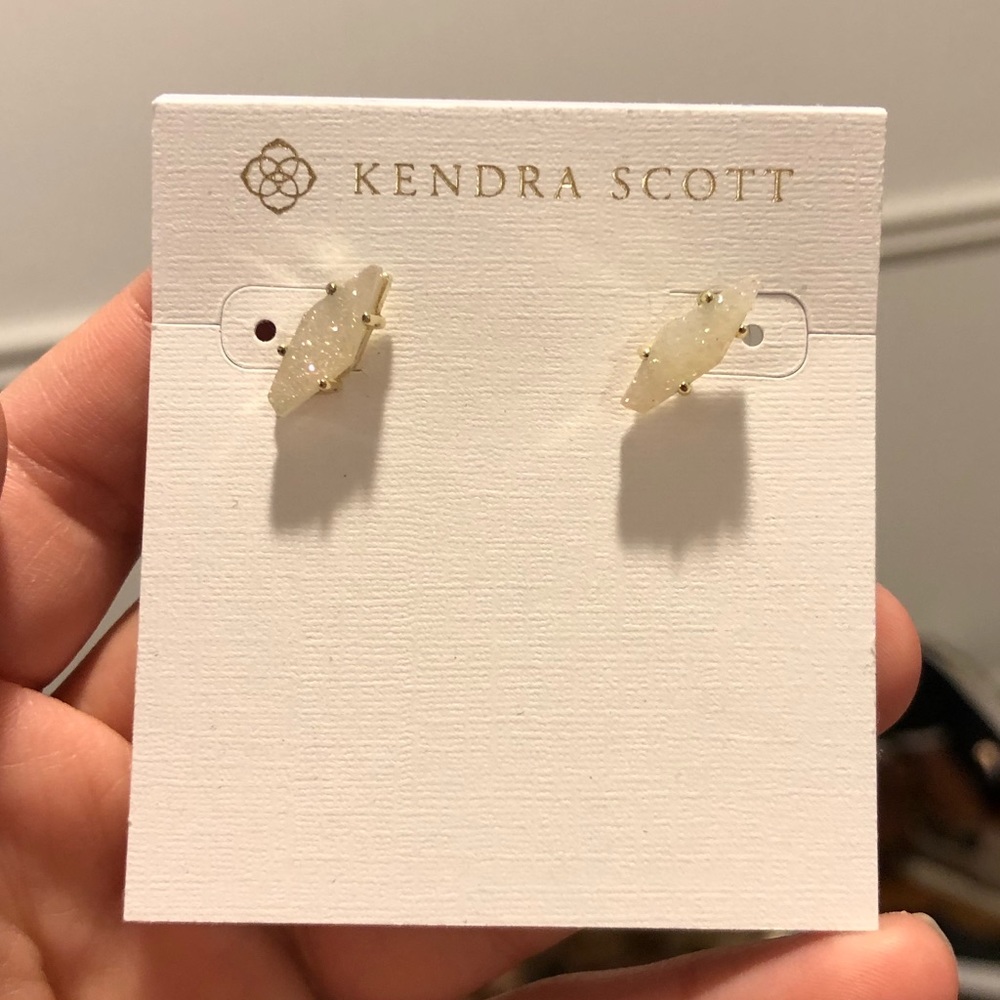 Brook stud earrings